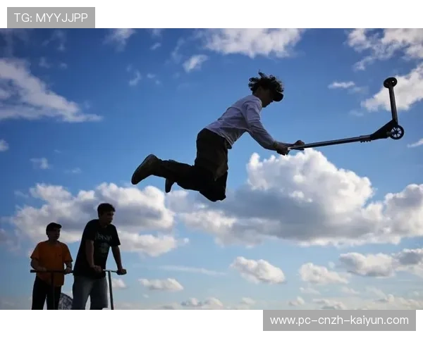 极限运动展演活动吸睛,年轻观众热衷参与,极限运动视频合集 极限运动展演活动吸睛,年轻观众热衷参与,极限运动视频合集