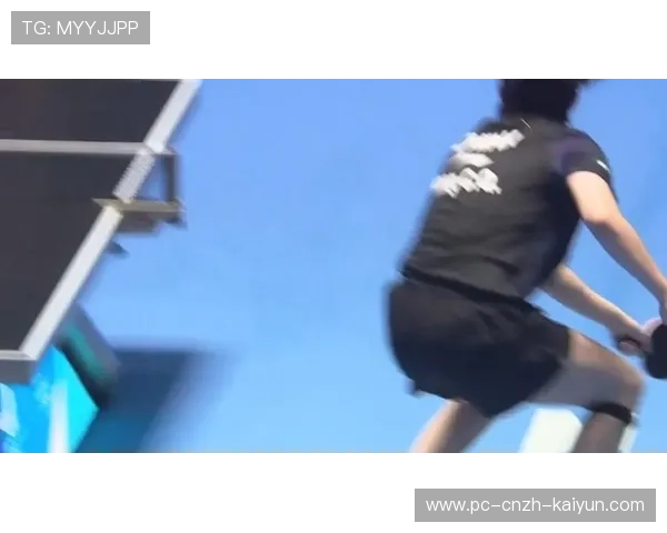 羽毛球女单极限救球擦地滑行,全场热烈鼓掌 羽毛球女单极限救球擦地滑行,全场热烈鼓掌