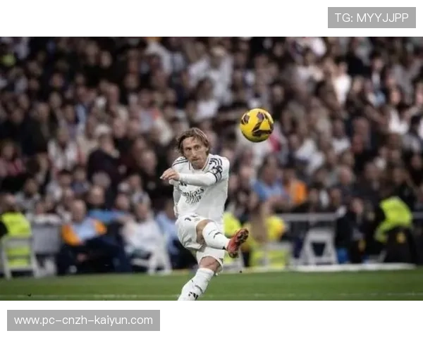 莱奥反击配合连线后完成射门 莱奥反击配合连线后完成射门